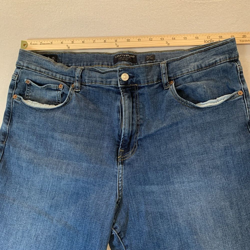 LUCKY BRAND 40x30 Men's Medium Wash 410 STRAIGHT Leg Jeans EXCELLENT ~ Fast Ship - Picture 3 of 9